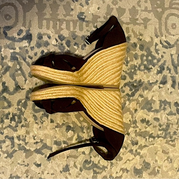 Christian siriano worn a few times size 6 - Picture 3 of 5